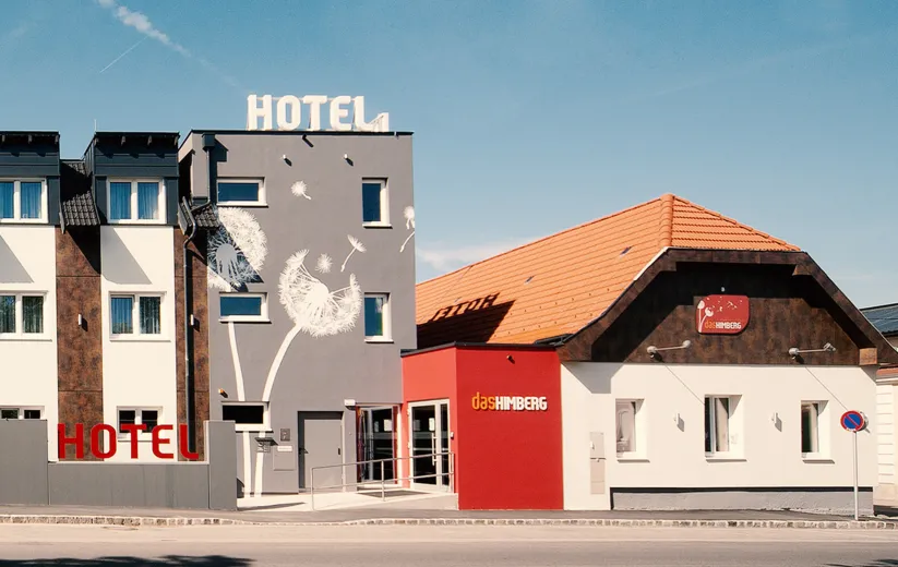 Außenansicht vom Flughafenhotel Das Himberg